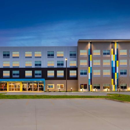 Tru By Hilton Oshkosh Hotel Exterior photo