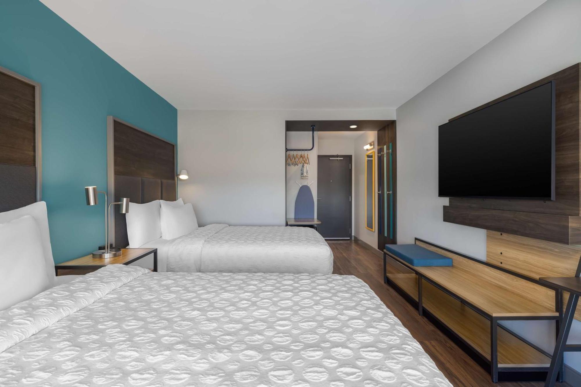 Tru By Hilton Oshkosh Hotel Exterior photo