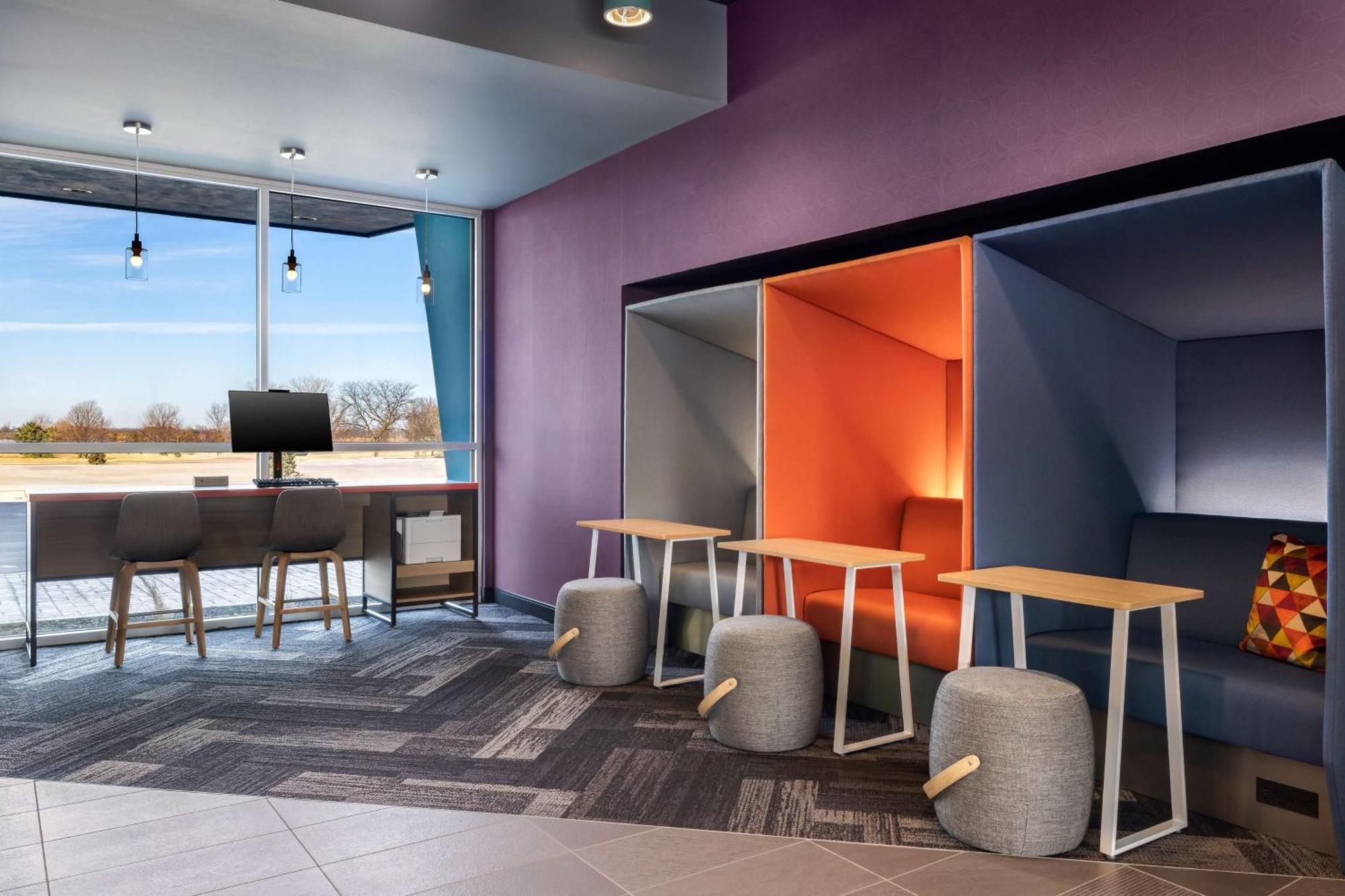 Tru By Hilton Oshkosh Hotel Exterior photo