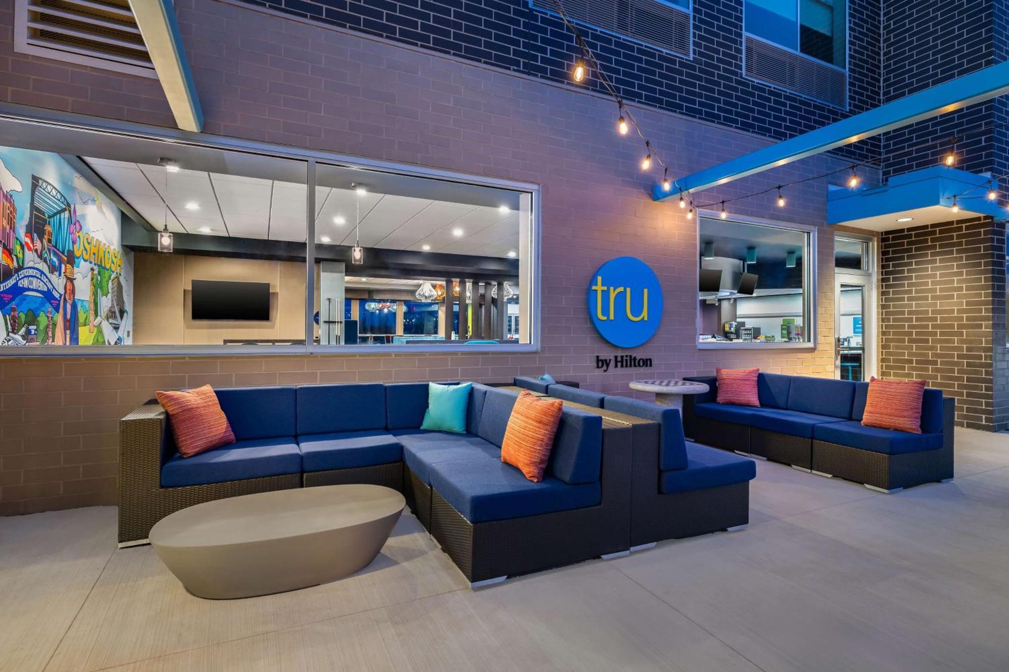 Tru By Hilton Oshkosh Hotel Exterior photo