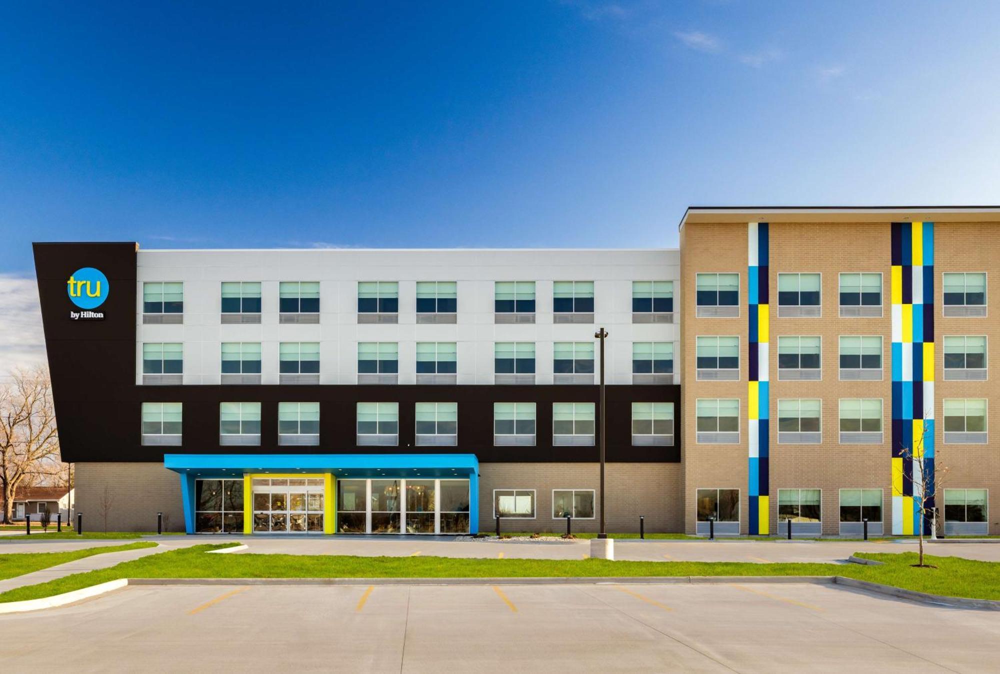 Tru By Hilton Oshkosh Hotel Exterior photo