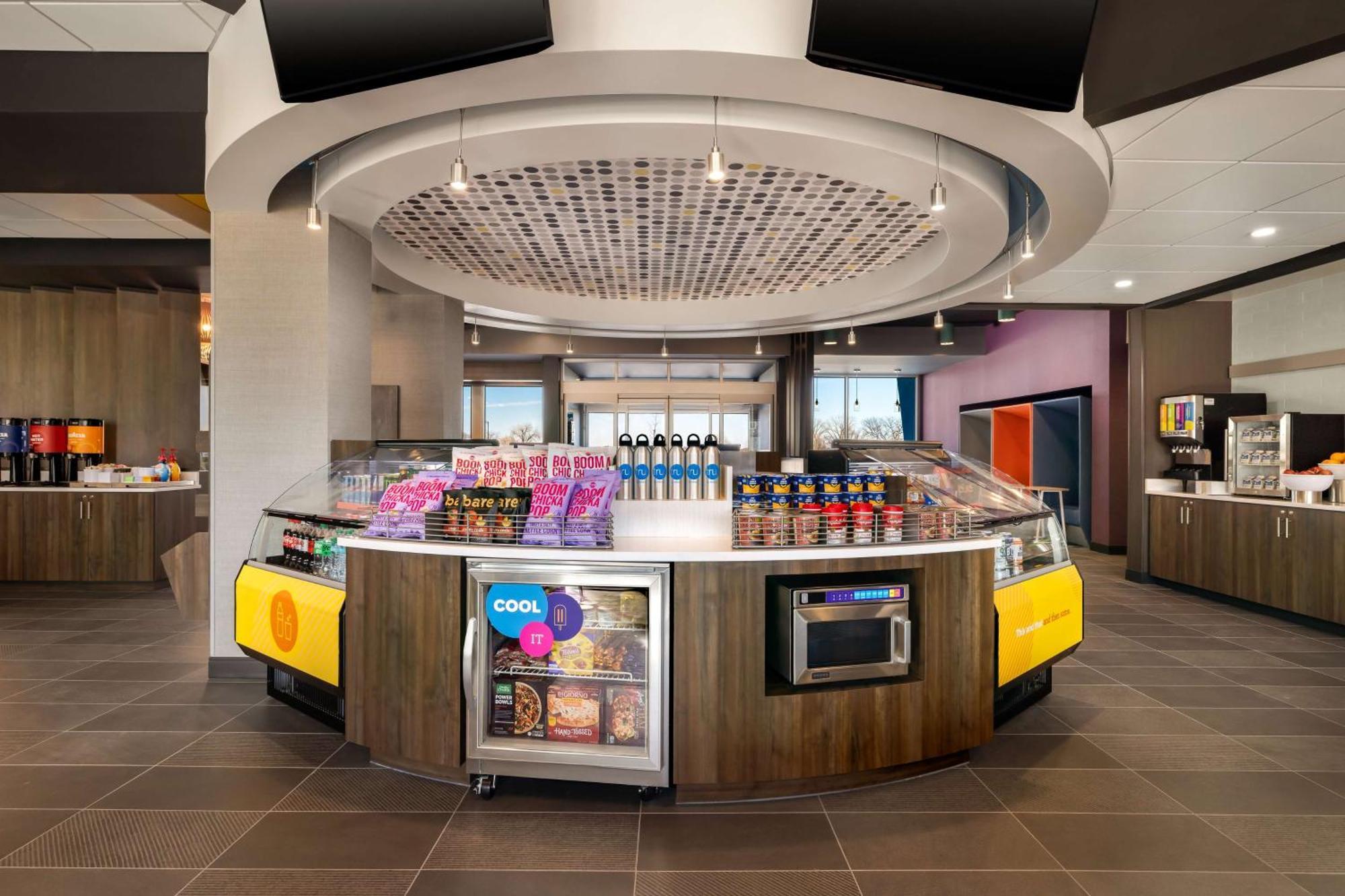 Tru By Hilton Oshkosh Hotel Exterior photo